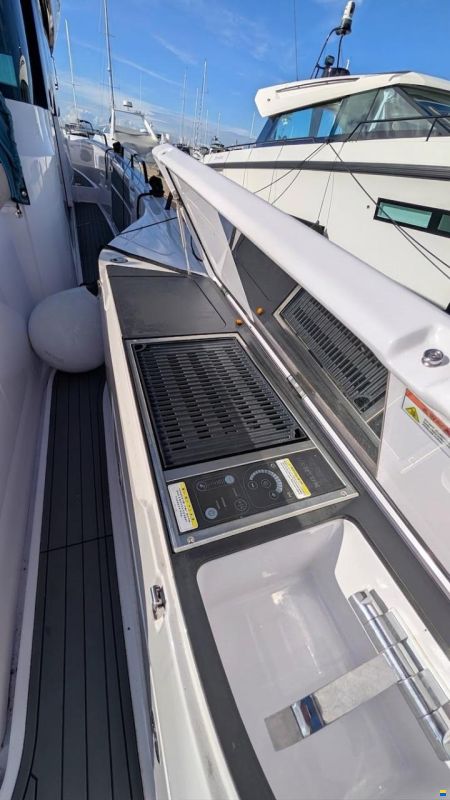 Axopar 45 XC Cross Cabin