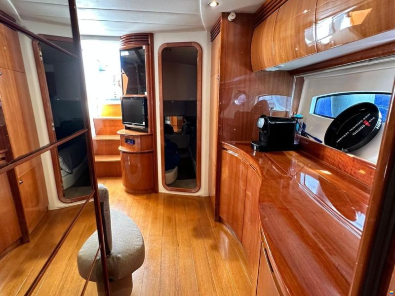 Pershing 46