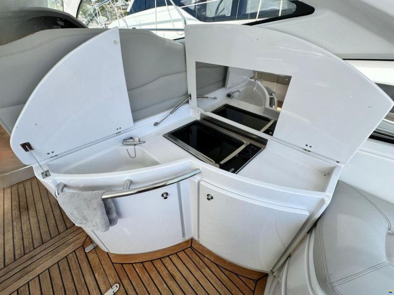 Pershing 46