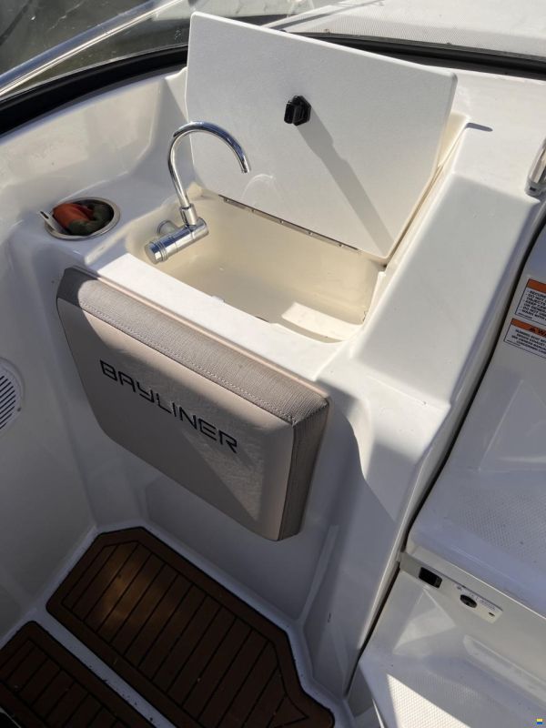 Bayliner VR5