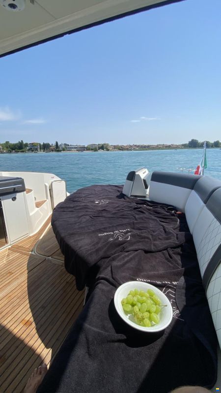 Sea Ray Sundancer 320