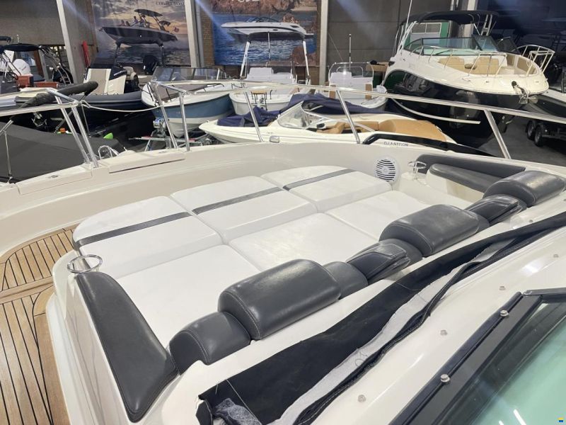 Sea Ray Sundancer 320