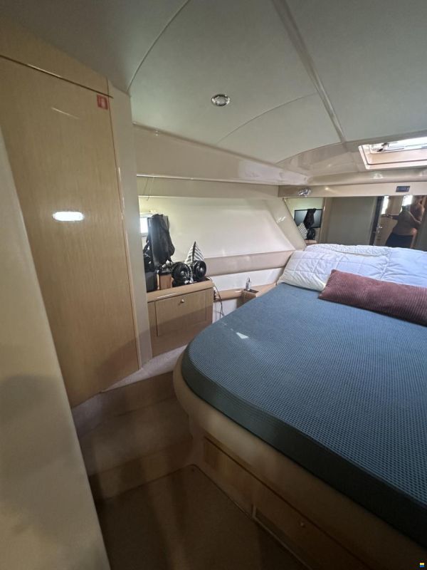 Ferretti 460