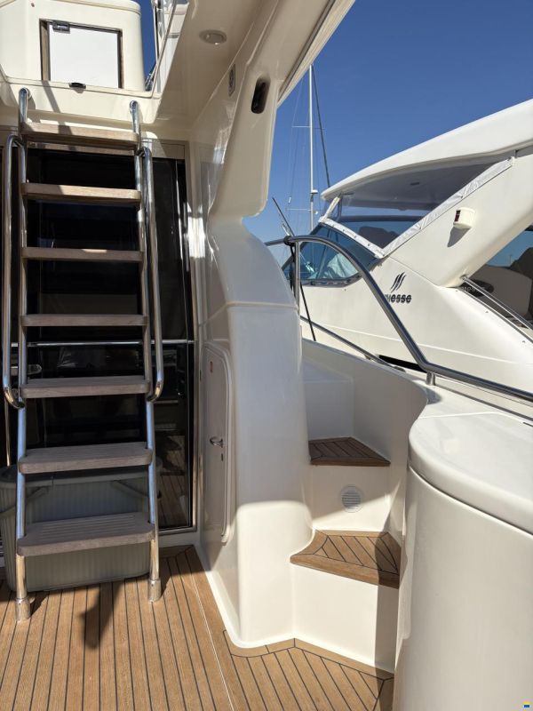 Ferretti 460