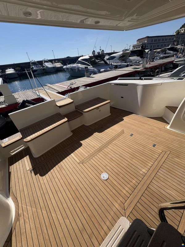 Ferretti 460