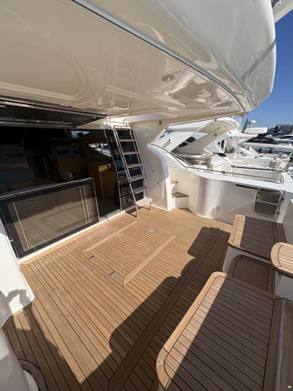 Ferretti 460