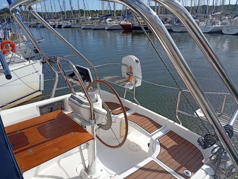 Hunter 33