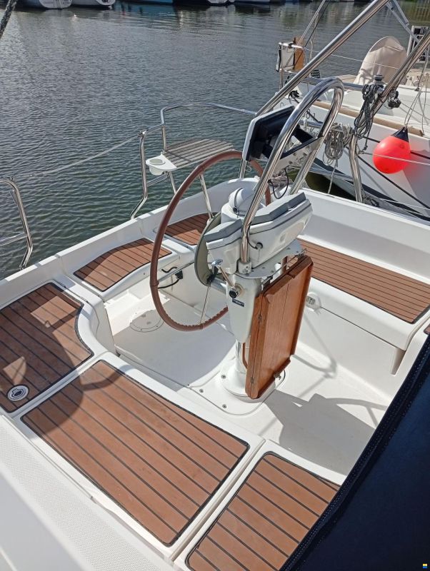 Hunter 33