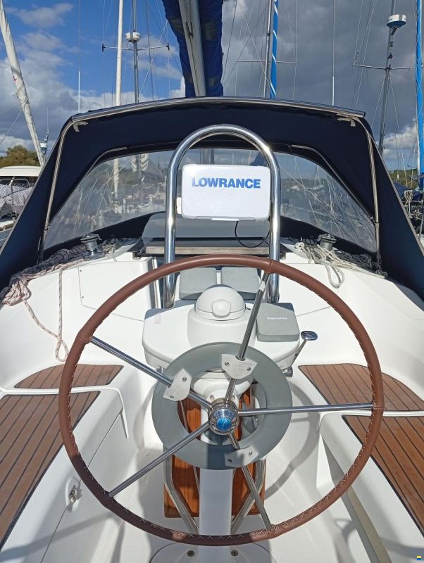 Hunter 33