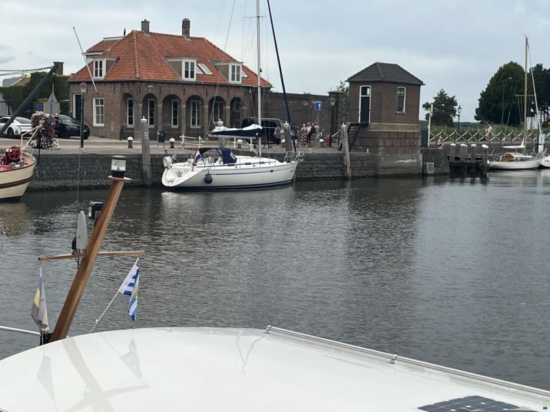 Bavaria 37-3