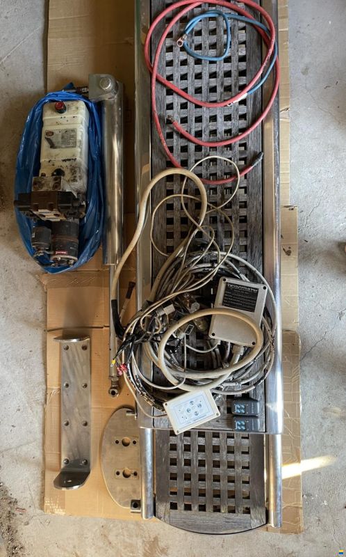 Opacmare hydraulic gangway