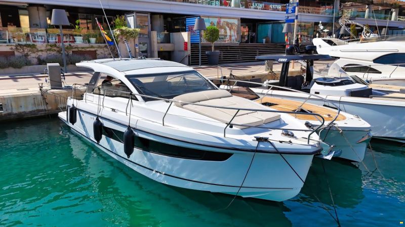 Sealine S335