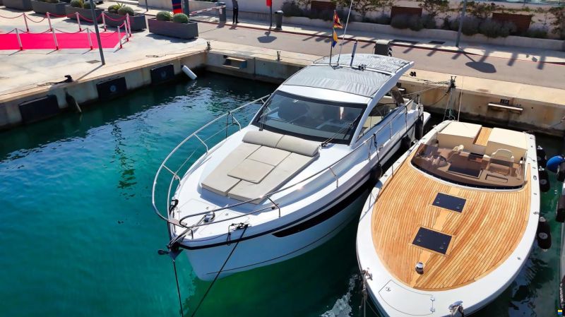 Sealine S335