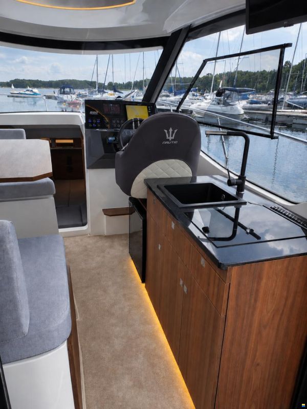 Nautic 880