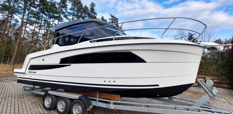 Nautic 880