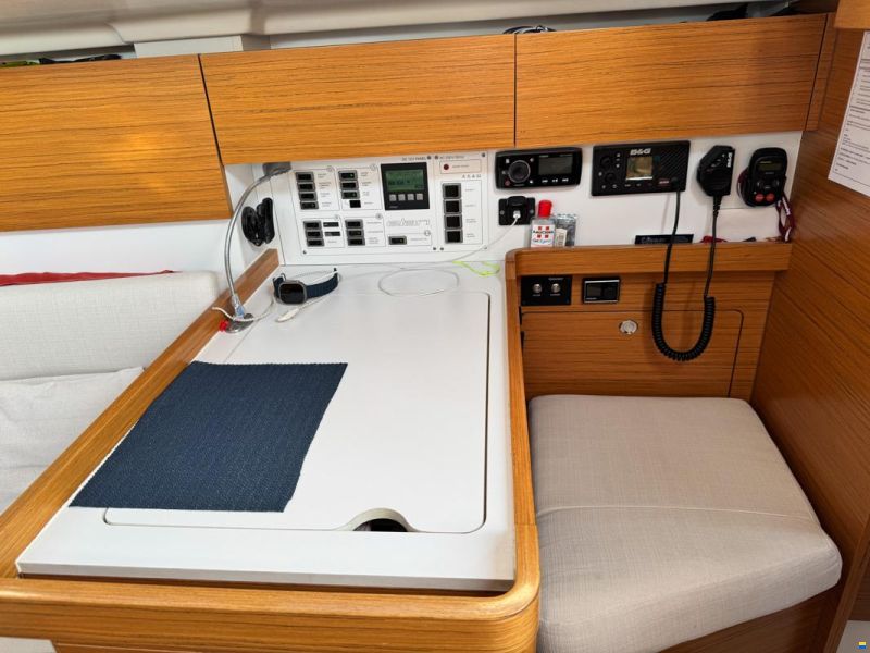 Elan 320