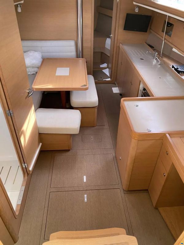 Dufour 380