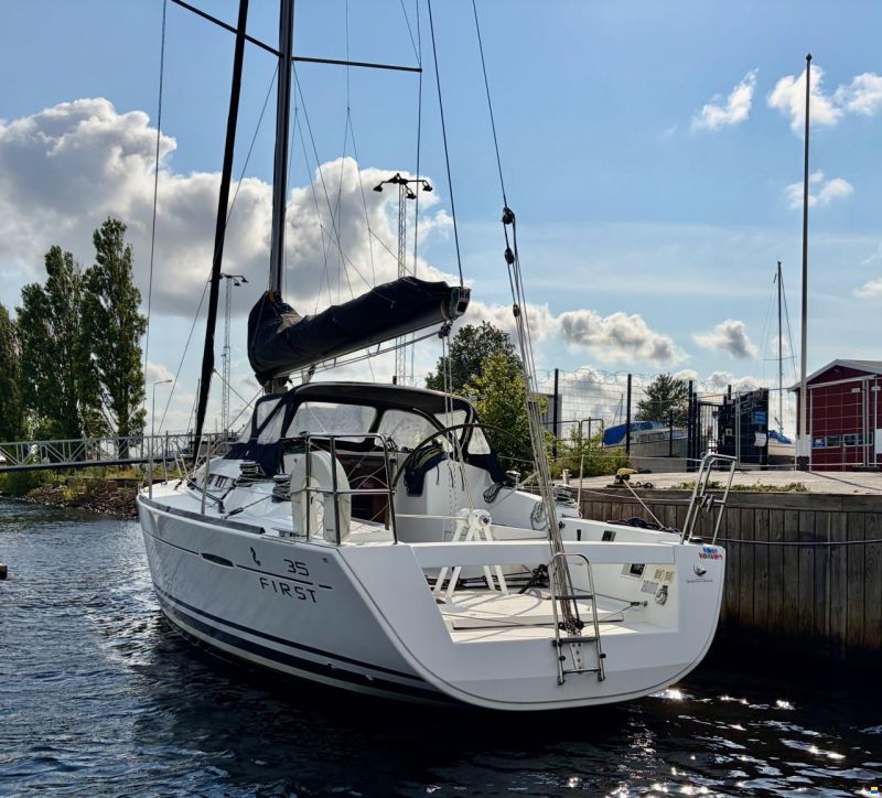 Beneteau First 35