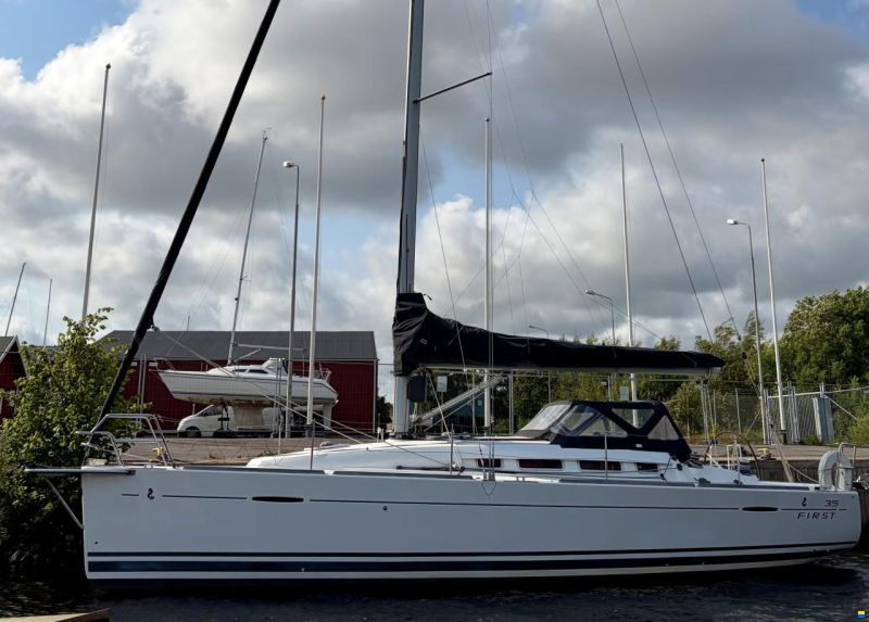 Beneteau First 35