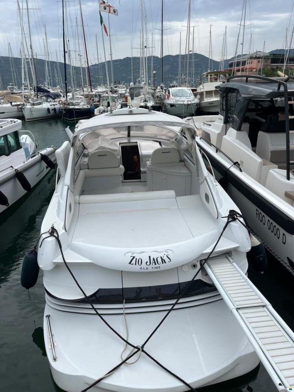 Pershing 37