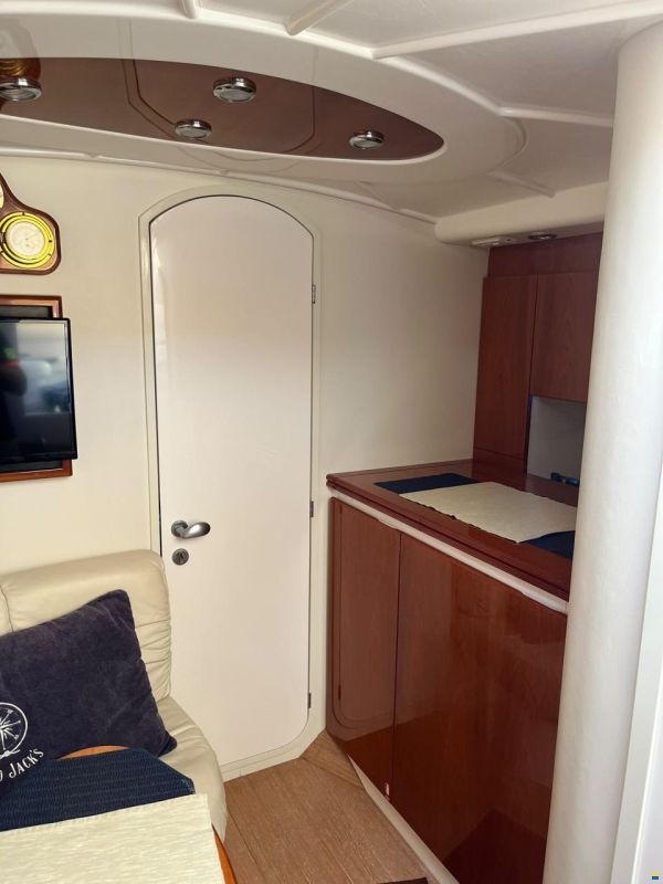 Pershing 37