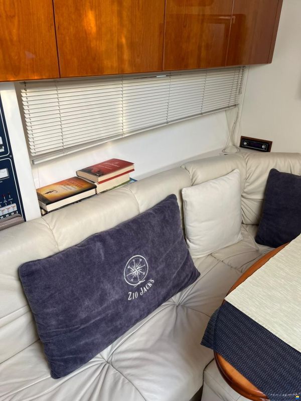 Pershing 37