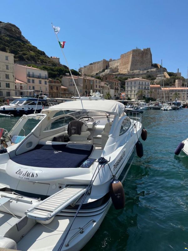 Pershing 37