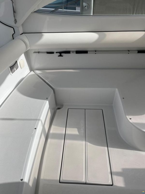 Pershing 37