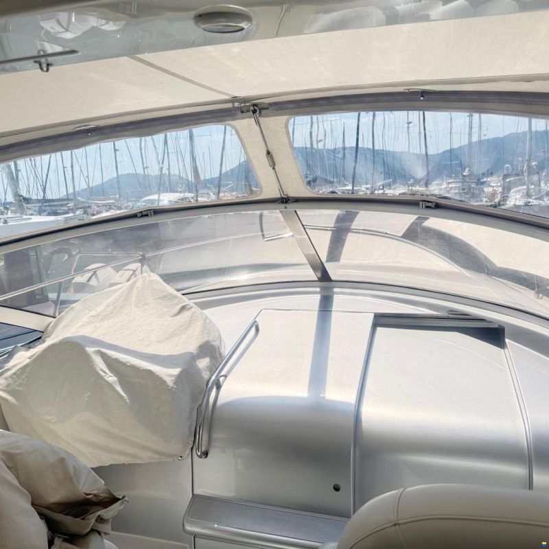 Pershing 37