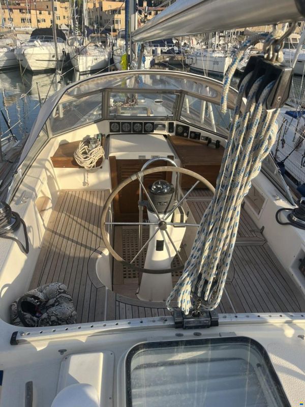 Hallberg-Rassy HR 352