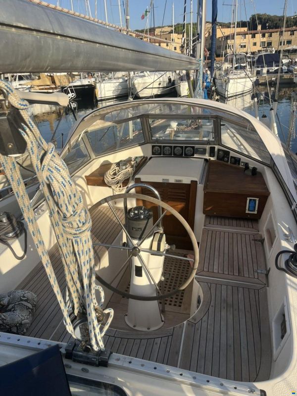 Hallberg-Rassy HR 352