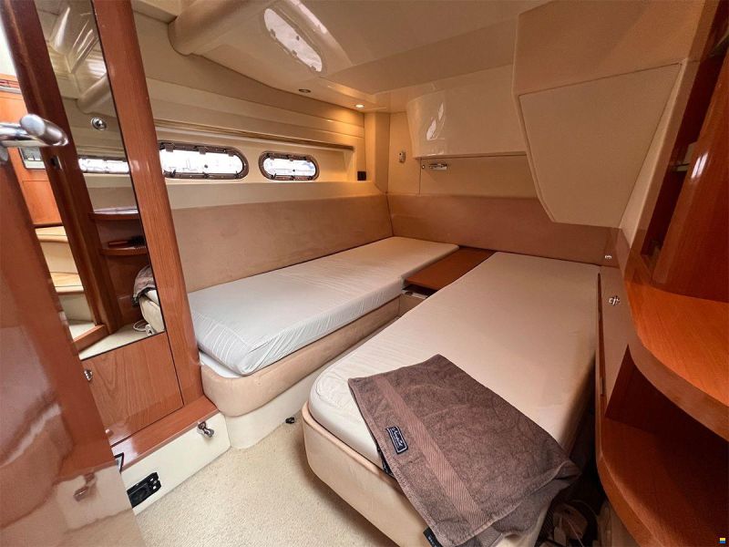 Sealine F42/5