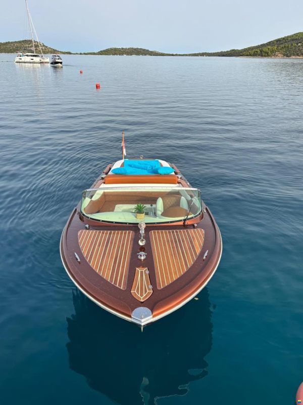 Riva Replica
