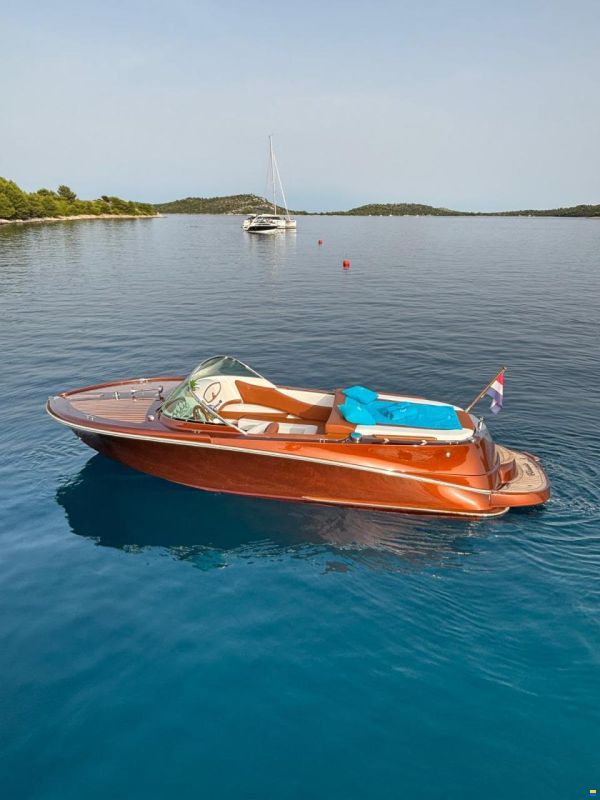 Riva Replica