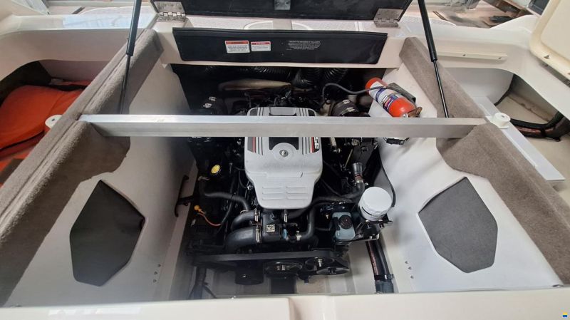 Sea Ray 230 select