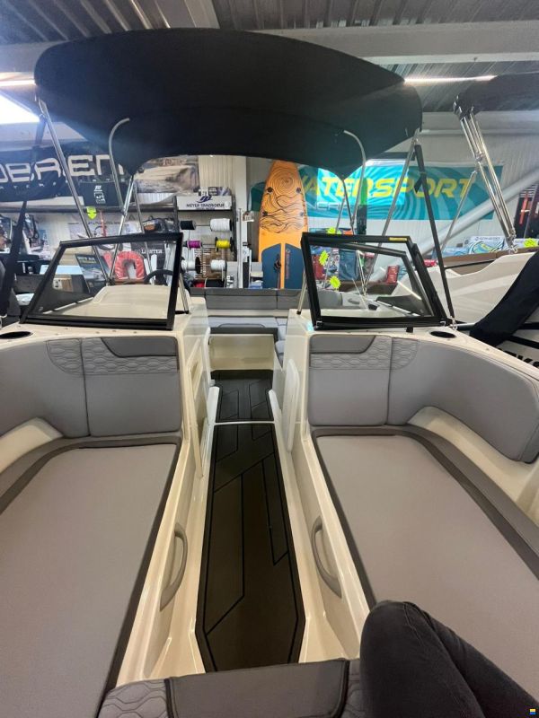 Bayliner M17