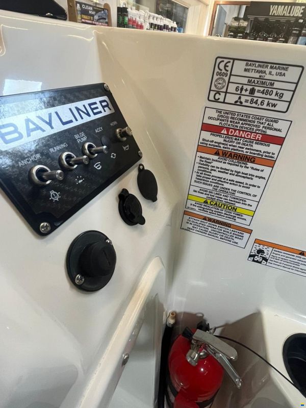 Bayliner M17