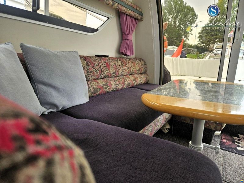 Sealine F330 Statesman