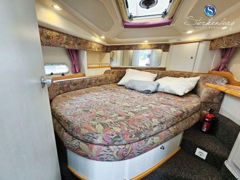 Sealine F330 Statesman