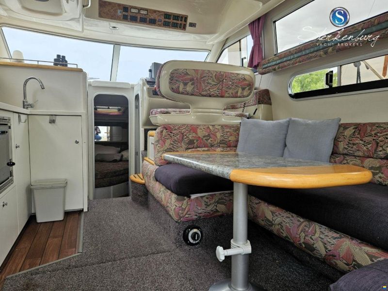 Sealine F330 Statesman
