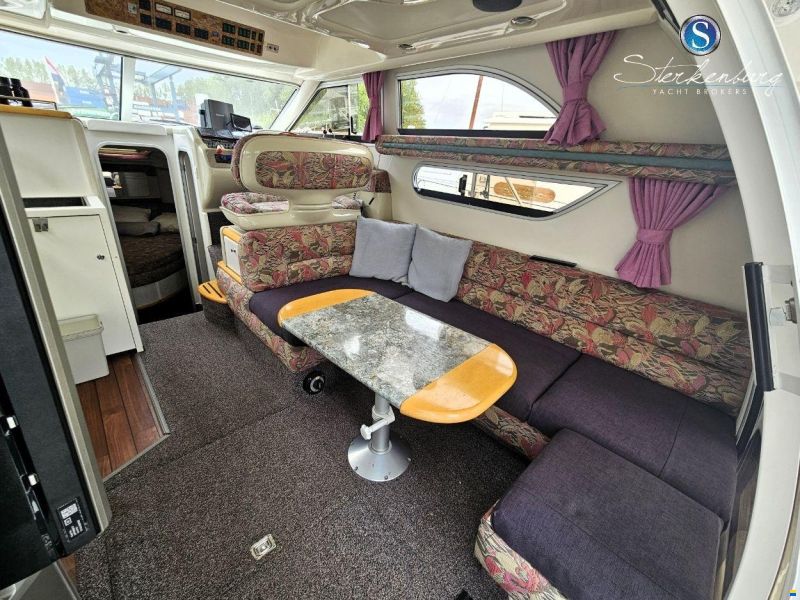 Sealine F330 Statesman