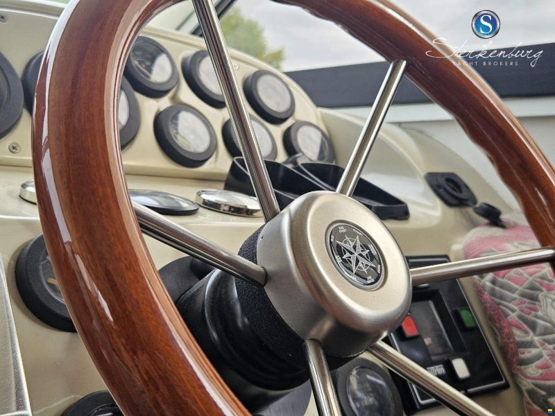 Sealine F330 Statesman