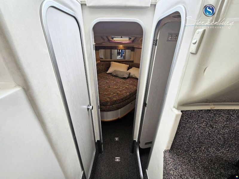 Sealine F330 Statesman