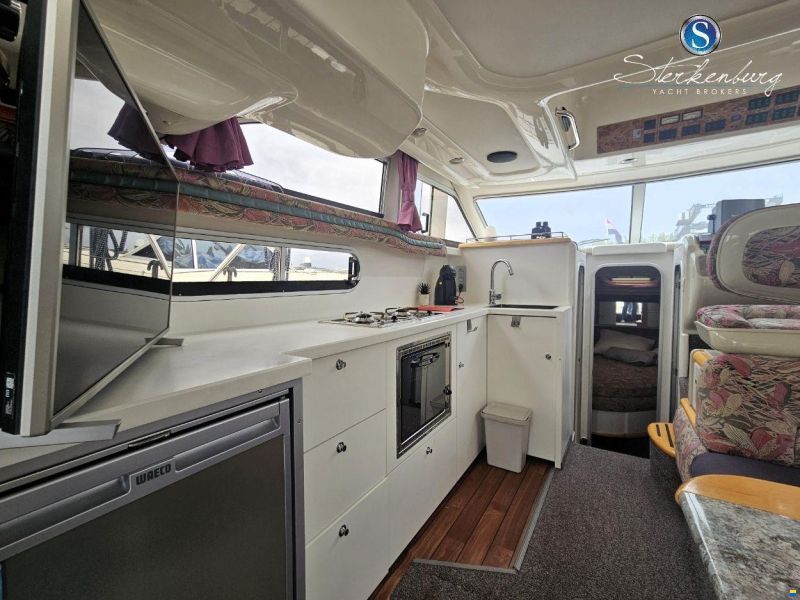 Sealine F330 Statesman
