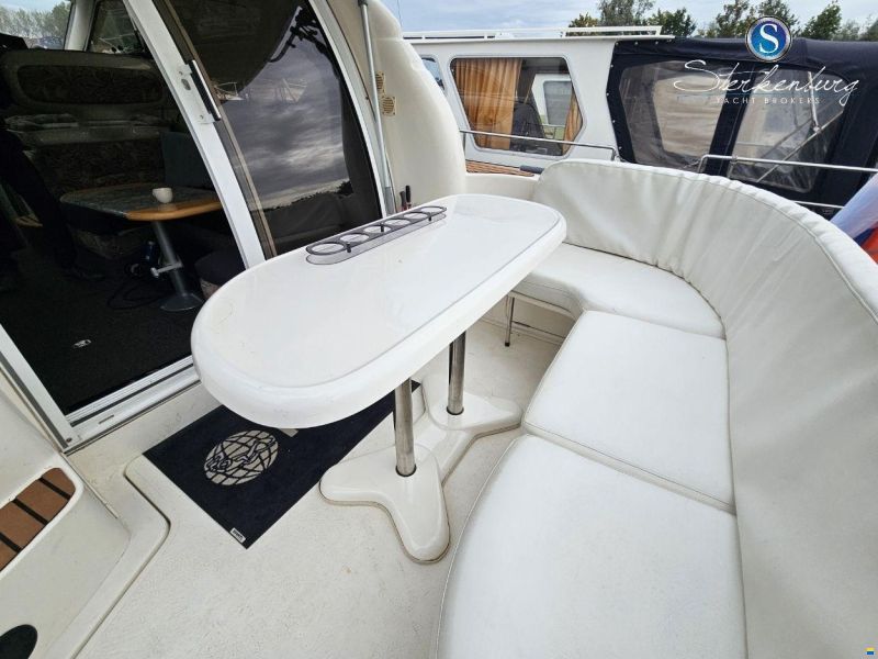 Sealine F330 Statesman