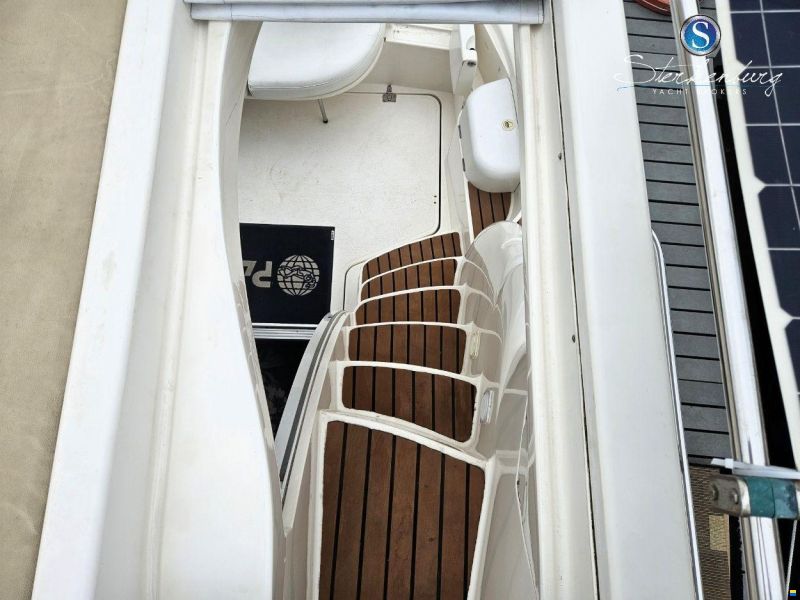 Sealine F330 Statesman