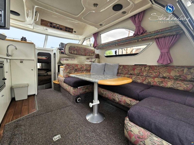 Sealine F330 Statesman