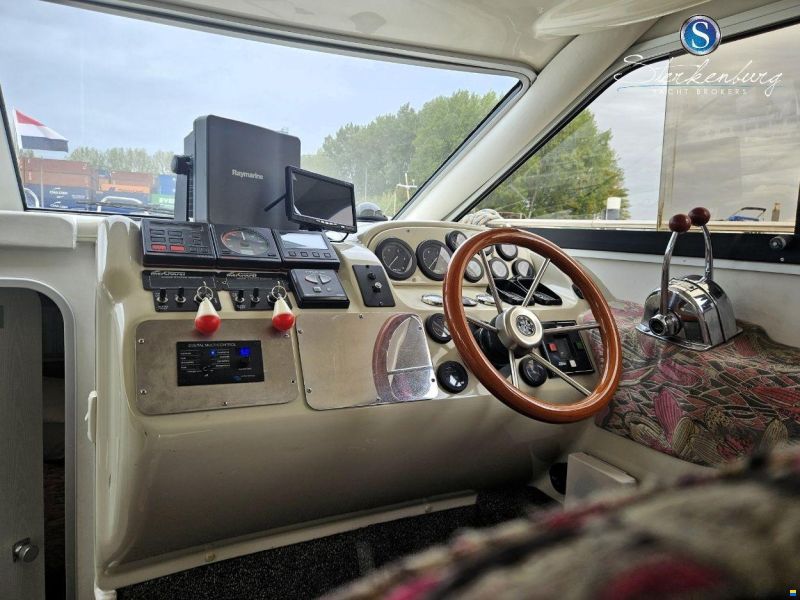Sealine F330 Statesman