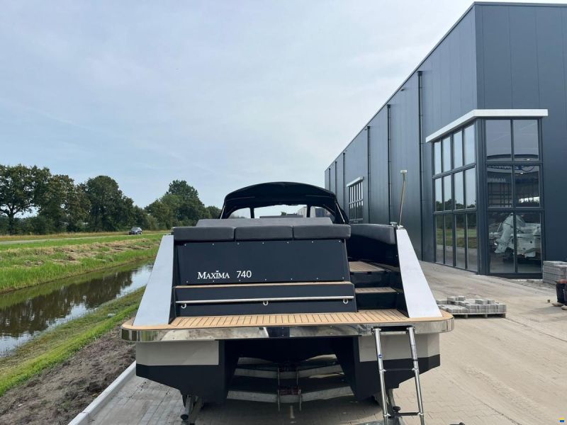Maxima 740 Tender