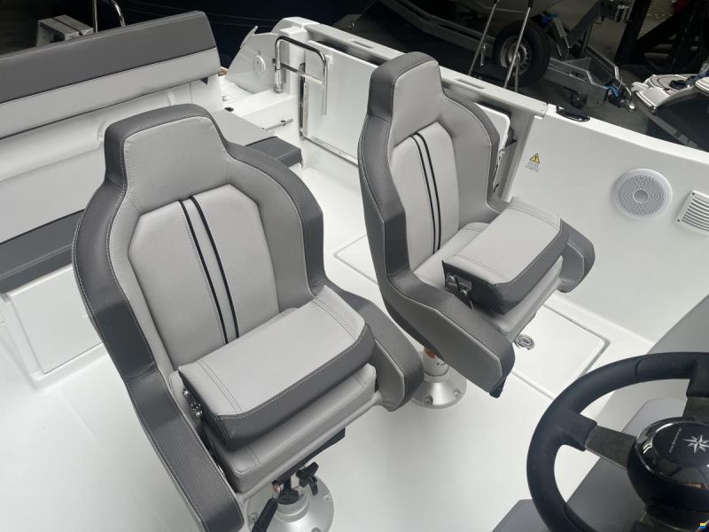 Jeanneau Cap Camarat 6.5 Center Console